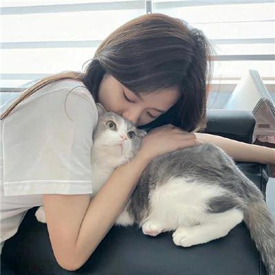 背后有人